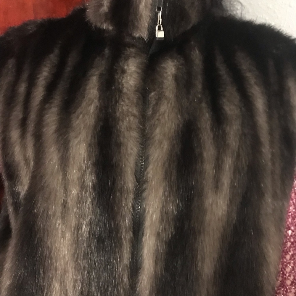 Gorgeous Fur Vest In Excellent Condition. - Picture 3 of 7